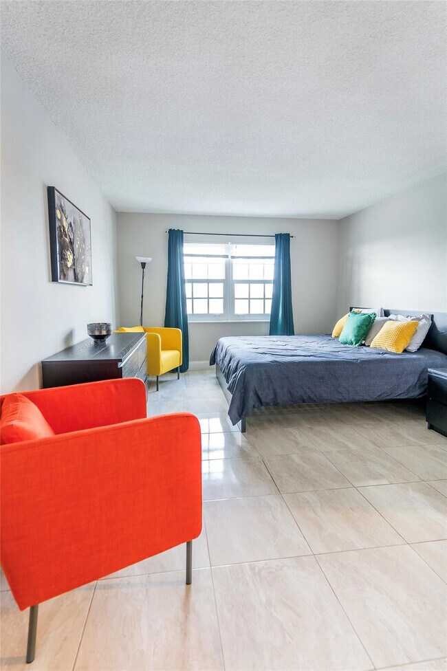 Building Photo - 401 Golden Isles Dr