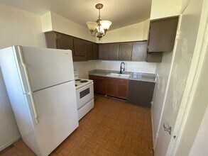 Building Photo - Mesa Centrally located