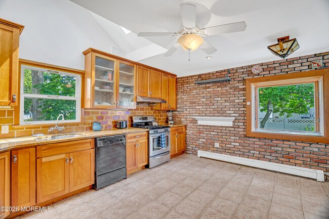 Building Photo - 1209 16th Ave