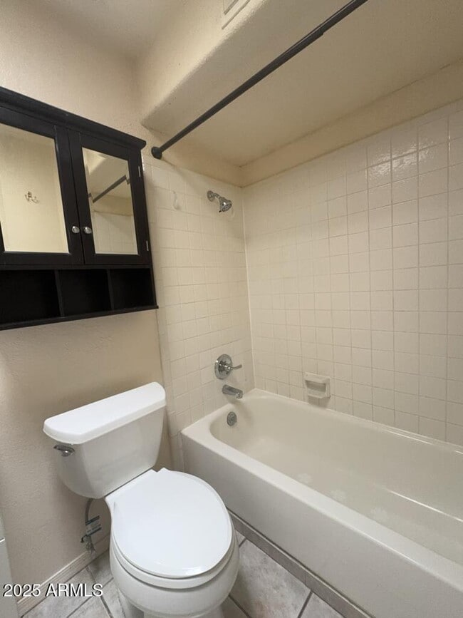 Building Photo - 5030 E Evergreen Dr