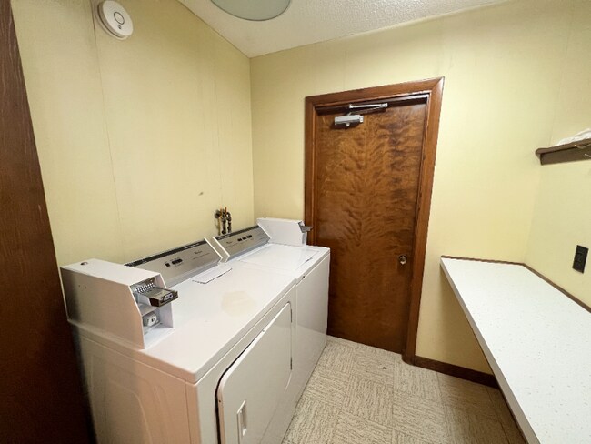 Building Photo - 13 Harborview Ct