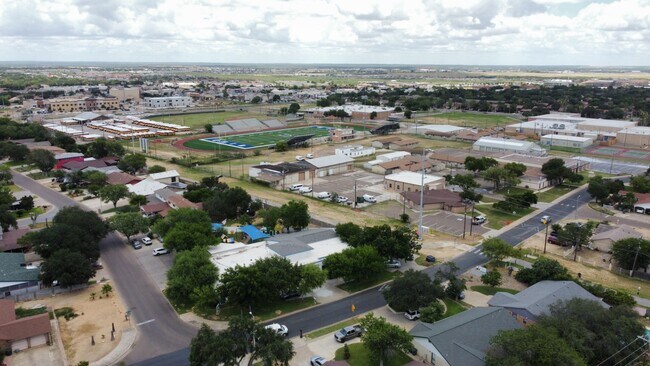 Building Photo - 3 Bed 3 Bath Home in the Laredo's Northside Primavera Subdivision! Available Now!