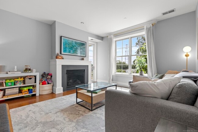 Building Photo - 77 Havemeyer Ln