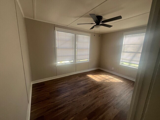 Building Photo - Freshly remodled 3 BR 1 Bath home