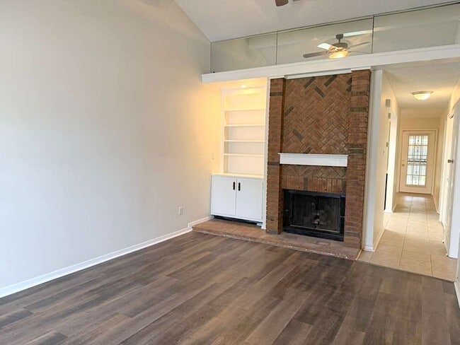 Building Photo - 3039 Greenlodge Ln