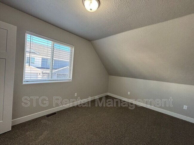 Building Photo - 1509 W Topaz Dr