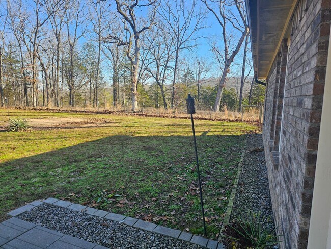 Building Photo - Beautiful 3 Bed 2 Bath Home on 2.5 Acres f...
