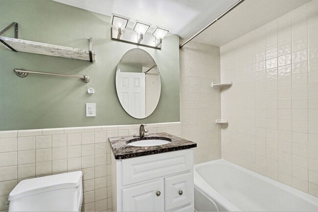 Building Photo - Beautiful 2 bed 2 bath single family home in Northville Twp.