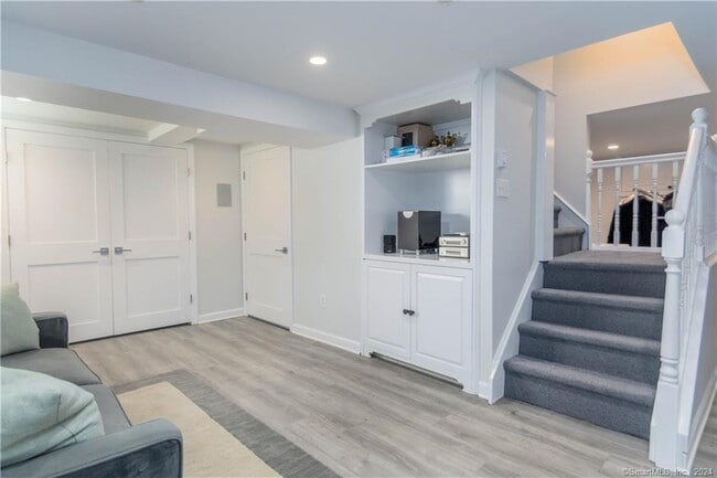 Building Photo - 303 Wakeman Rd