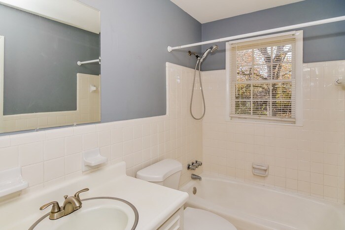 Building Photo - 3107 Lewisburg Dr NW