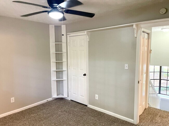 Building Photo - Welcome to the Charming 4 Bedroom/3 Bath w...