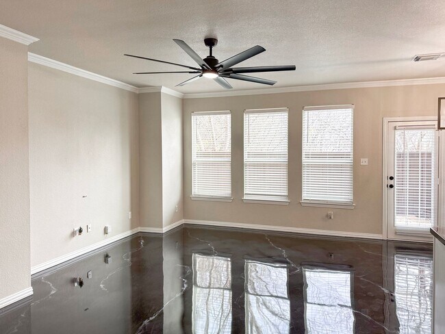 Building Photo - 505 Kingscote Ct