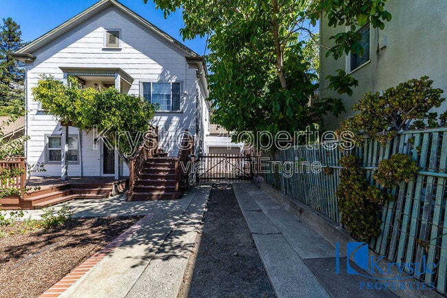 Building Photo - 1324 Wanda St