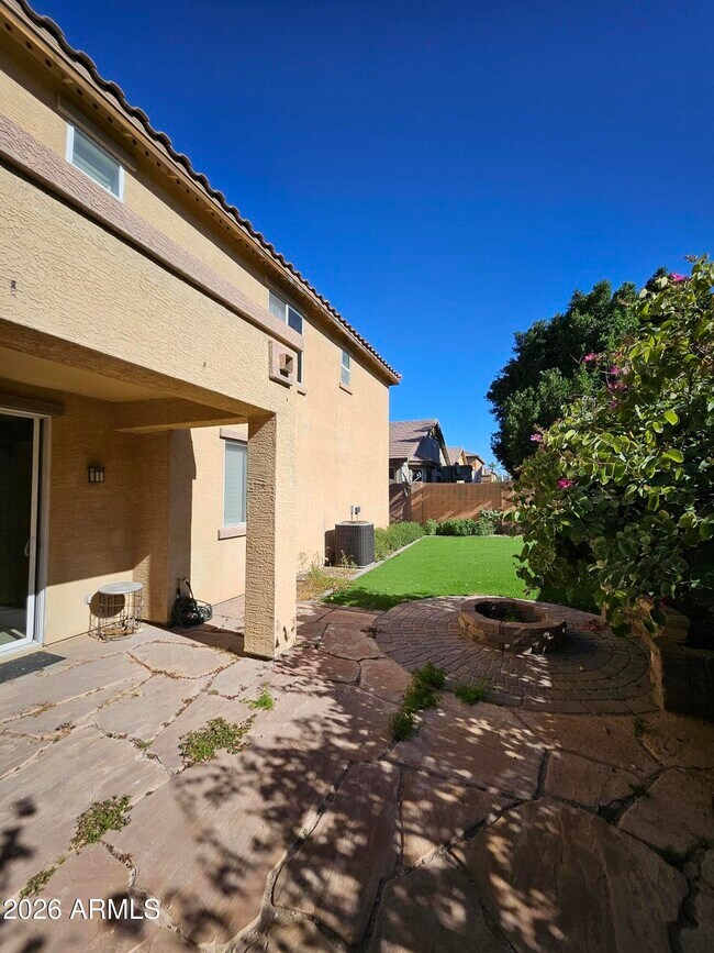 Building Photo - 3841 E Minton St