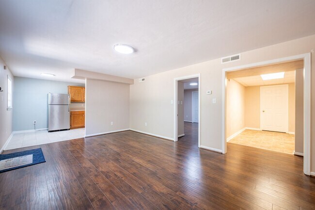 Building Photo - Rutrough Road