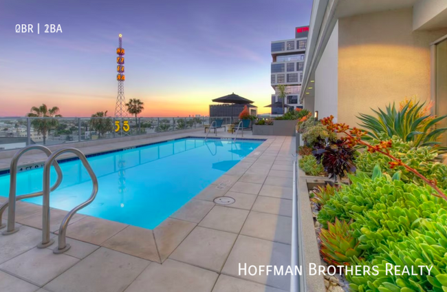 Building Photo - 5839 W Sunset Blvd