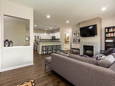 Building Photo - 5439 Twin Oaks Dr