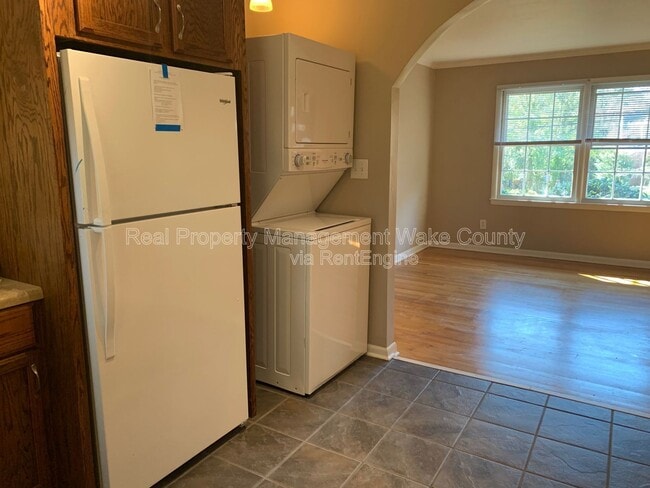 Building Photo - 806 Chamberlain St