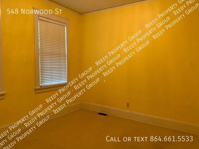 Building Photo - CONVERSE HEIGHTS! Premium location for thi...