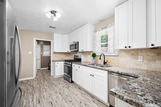 Building Photo - 22011 Kenchester Dr