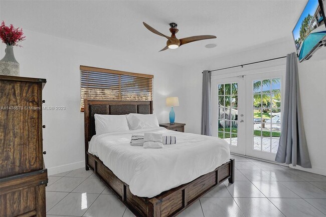 Building Photo - 1701 SW 22nd Ave