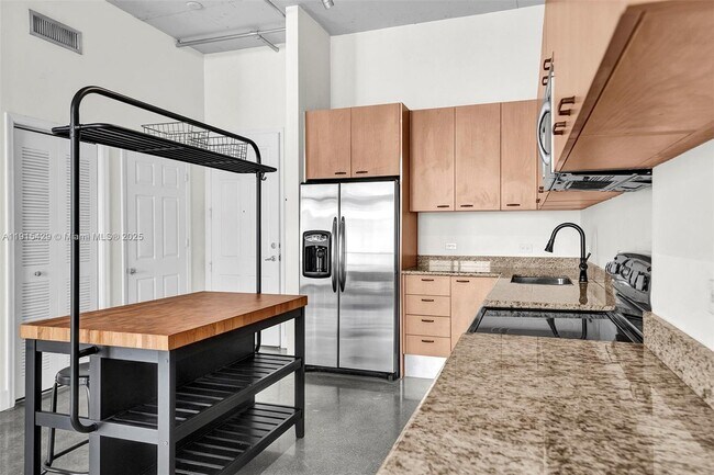 Building Photo - 2100 Van Buren St