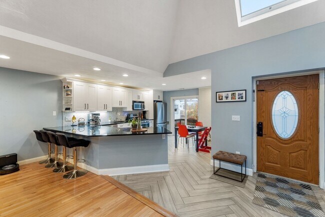 Building Photo - 890 Winthrop Ave