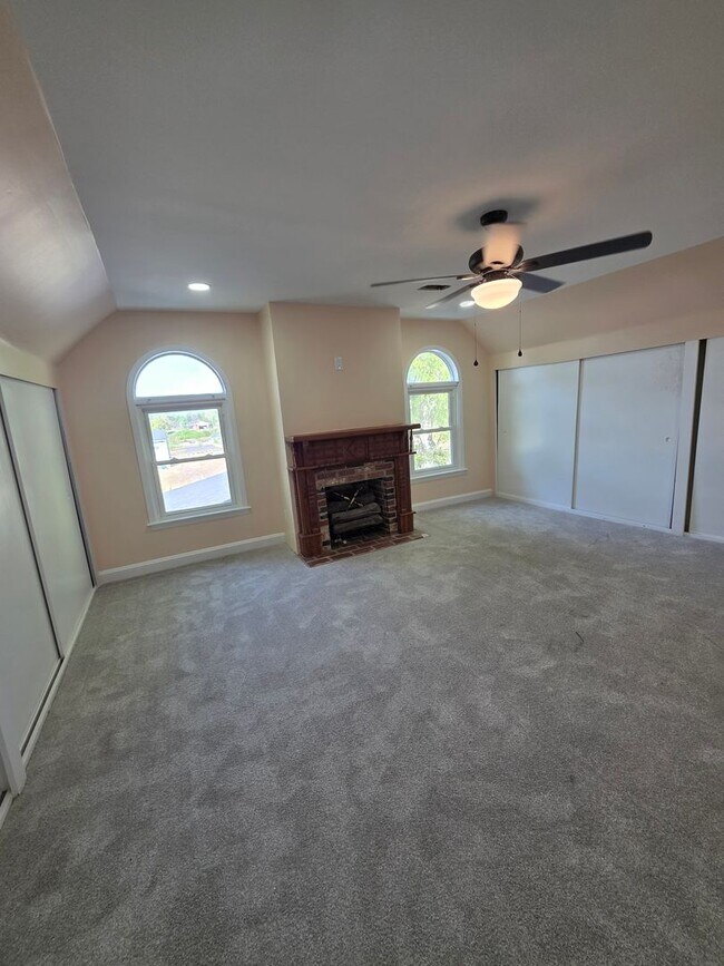 Building Photo - Newly Renovated Stunning Home