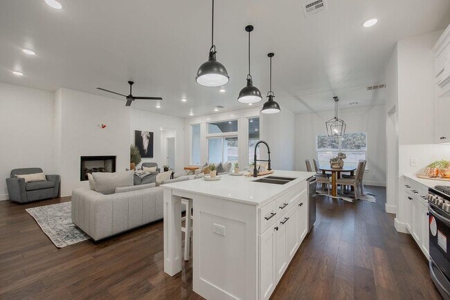 Building Photo - 7917 Behr Dr