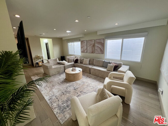 Building Photo - 3943 Fredonia Dr