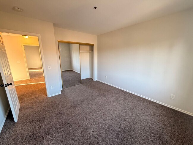 Building Photo - Spacious 3 bedroom w/ attached 2 Car Garage For Rent!