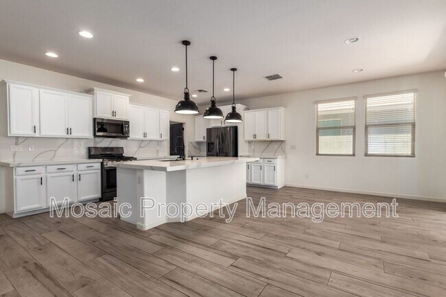 Building Photo - 35565 N Bandolier Dr