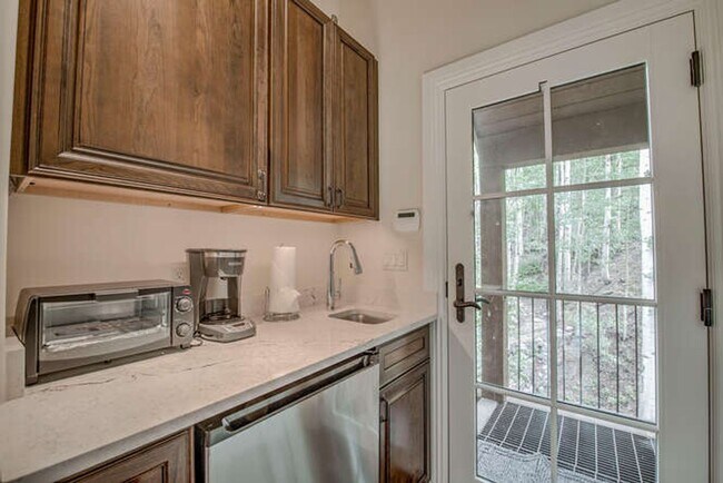 Building Photo - Winter Rental