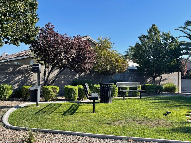 Building Photo - Great single story 3 bedroom house for rent!