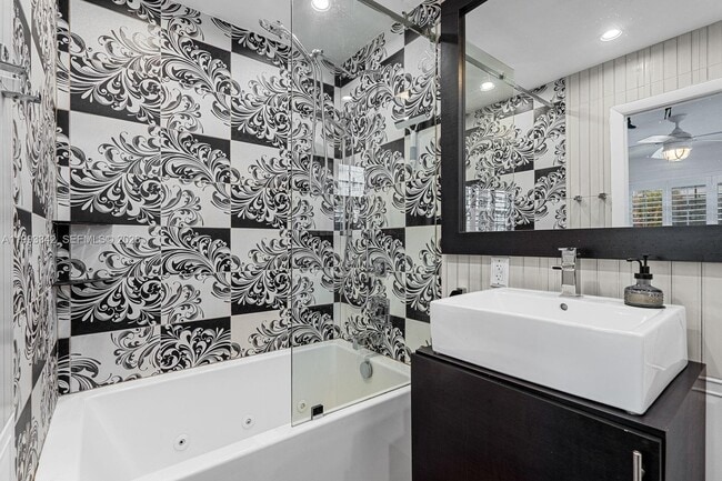 Building Photo - 9517 Bay Dr