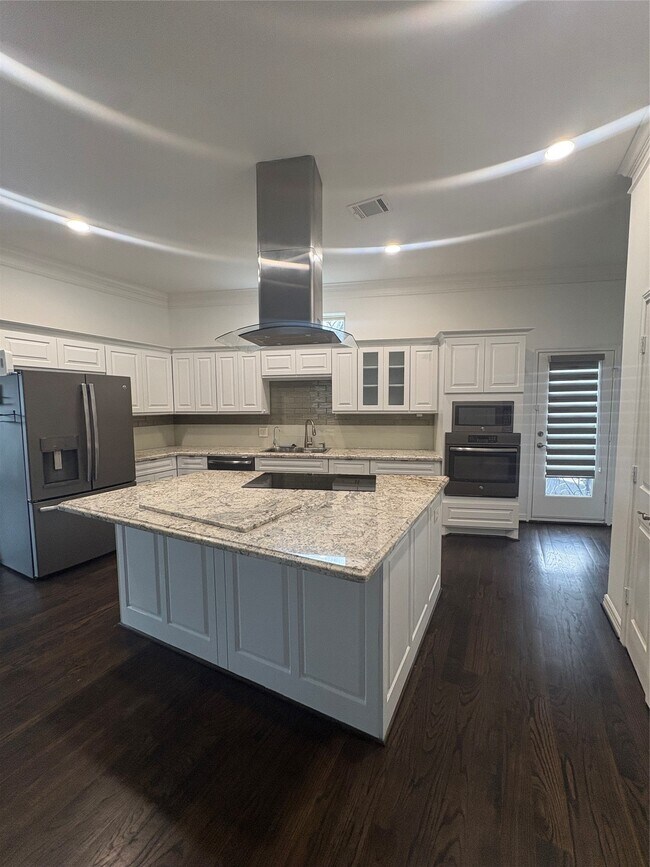 Building Photo - 150 Carson Ct