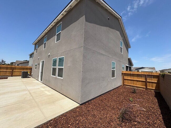 Building Photo - 4005 W Babcock Ave