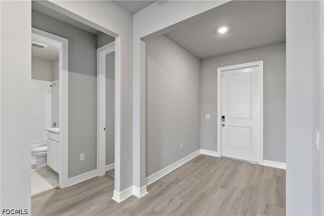 Building Photo - 16420 Seven Lks Ave