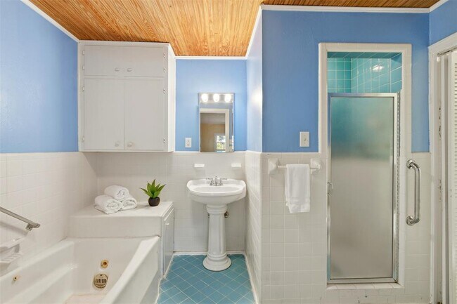 Building Photo - 1506 Grace St