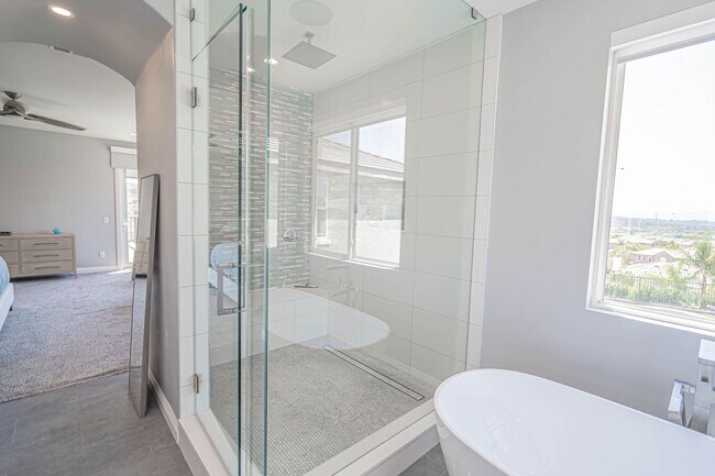 Building Photo - Spectacular 5-Bedroom Home with Pool, RV P...