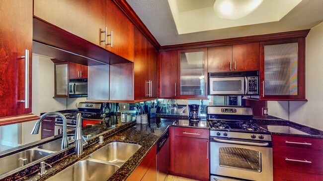 Building Photo - "Chic Las Vegas Condo Oasis: 1-Bedroom Gem with Granite Touch - 530 Sq Ft of Style!"