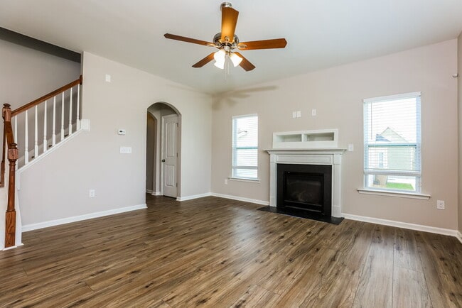 Building Photo - 934 Lakemont Dr