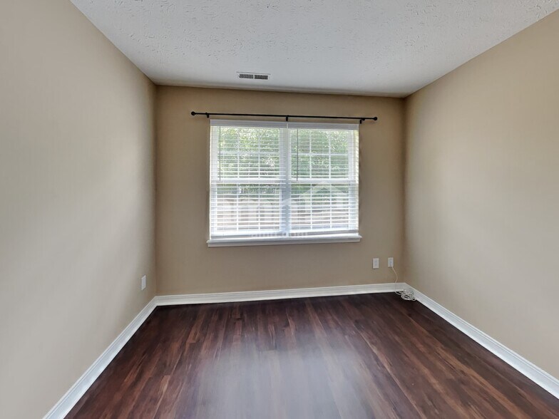 Building Photo - 12985 Sweet Briar Pky