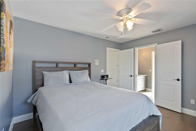 Building Photo - 9797 Portofino Dr