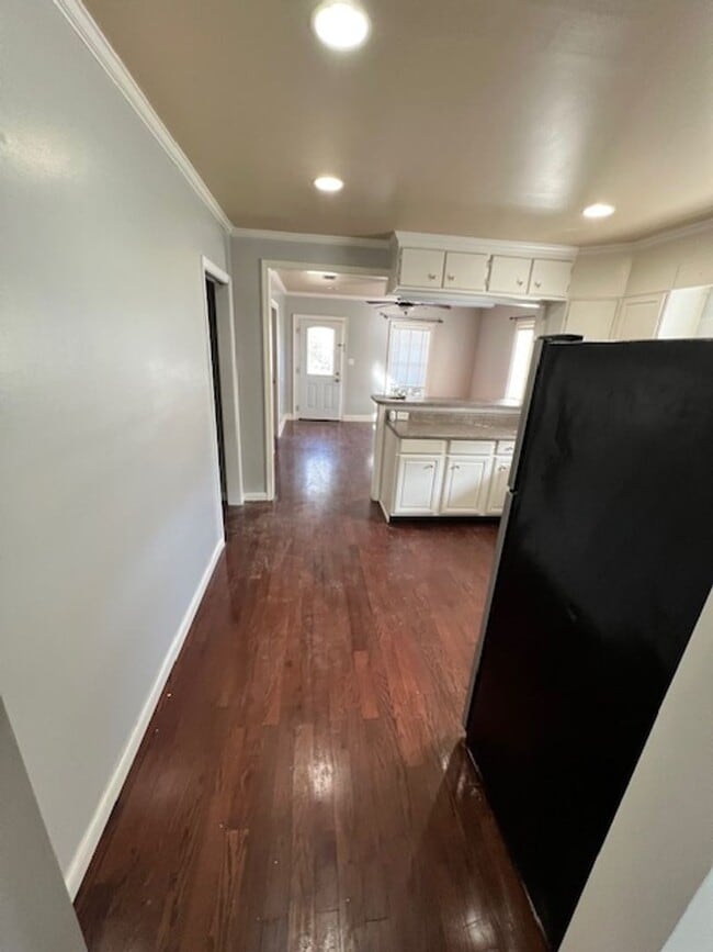 Building Photo - 604 Morgan Ave