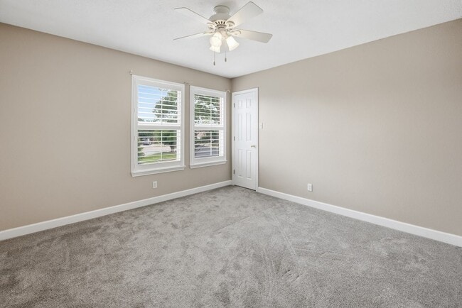 Building Photo - 37 Pinon Ct