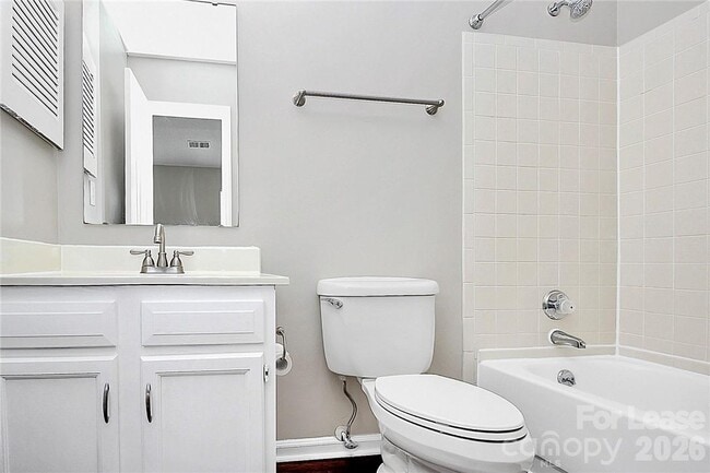 Building Photo - 8203 Golf Ridge Dr