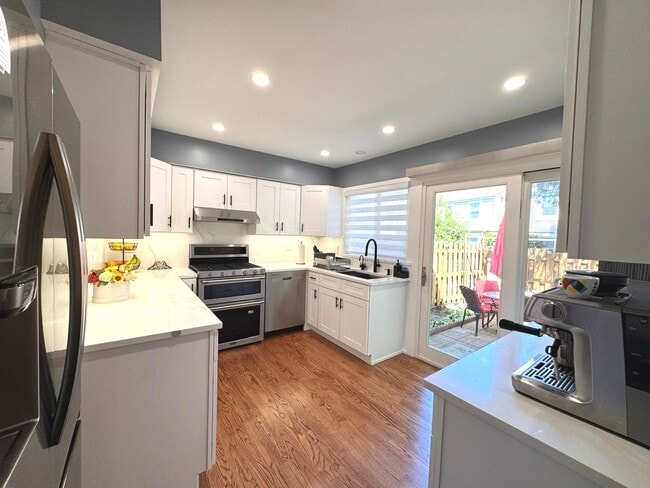 Building Photo - 2210 Clifton Pl