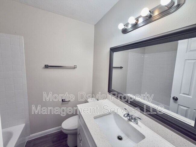 Building Photo - 1614 W Braker Ln