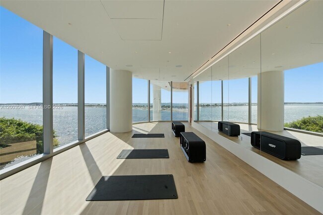 Building Photo - 175 SE 25th Rd